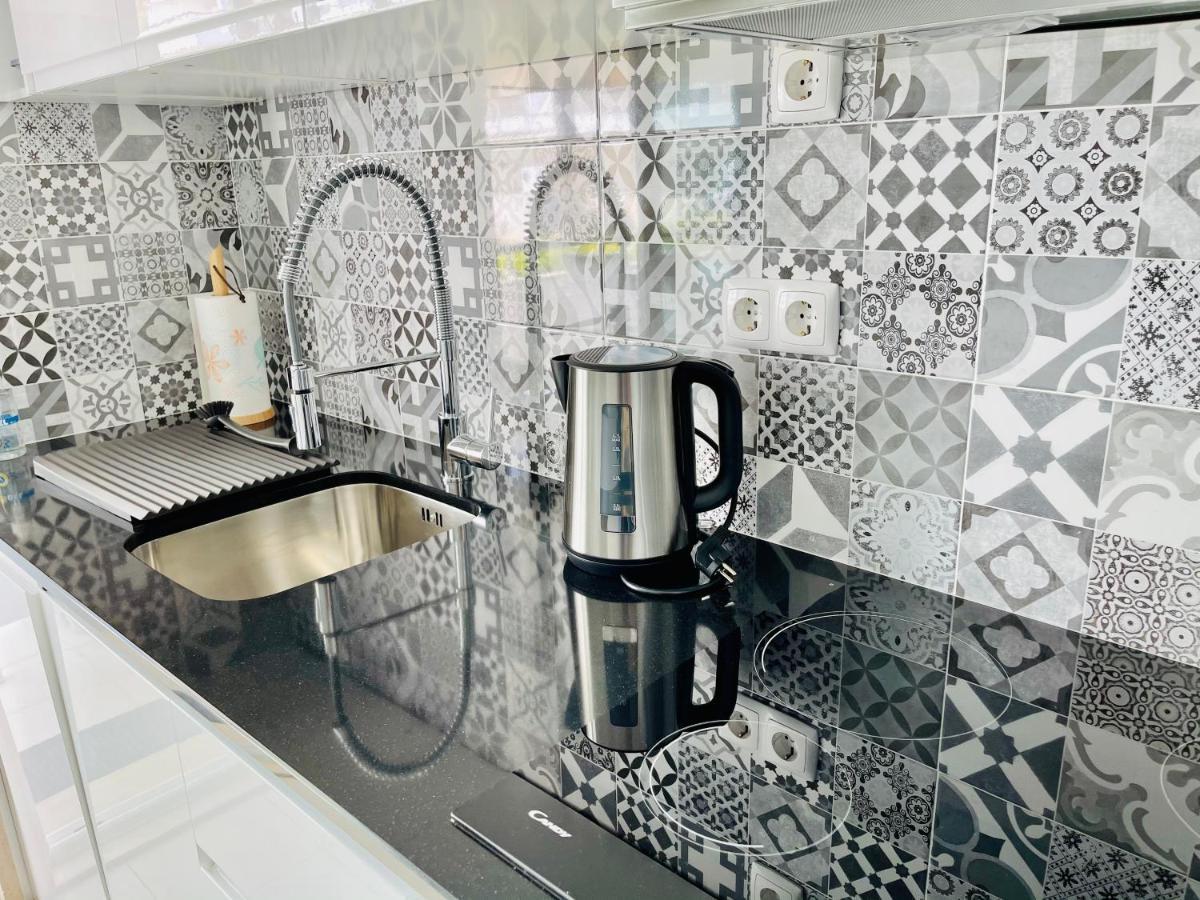 Angies Marina Apartment, Includes 2 Free Passes For The Marina Pool Lagos Exterior foto