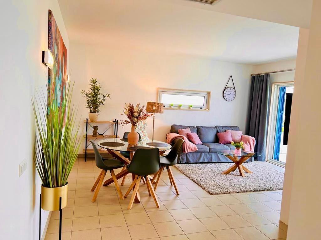 Angies Marina Apartment, Includes 2 Free Passes For The Marina Pool Lagos Exterior foto